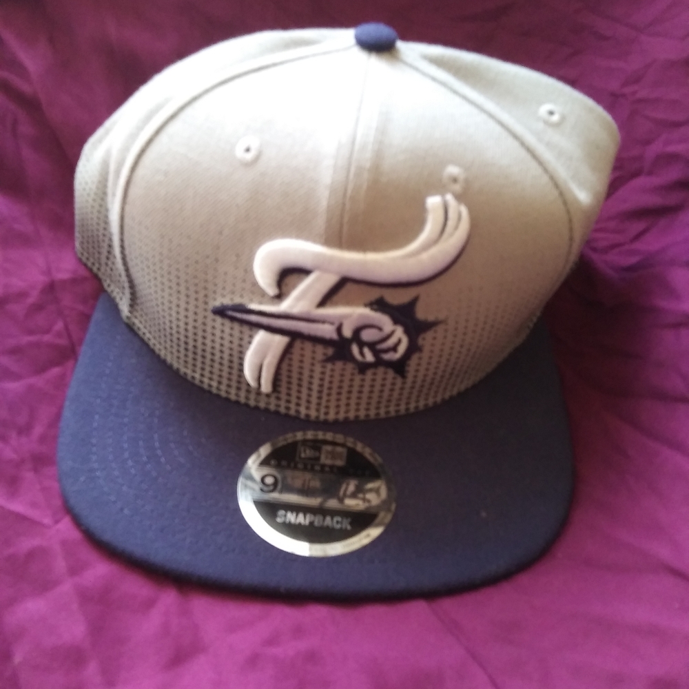 NWT New Era Fighting Phils  Snapback